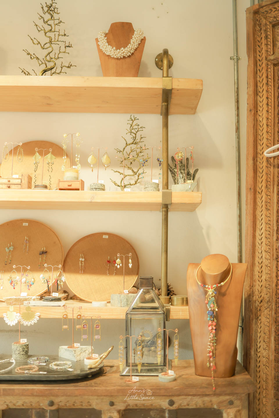 泰國清邁|午後陽光灑落在古城轉角的精緻飾品店 Hang And Craft Old City Chiangmai - 第2張圖 泰國清邁|午後陽光灑落在古城轉角的精緻飾品店 Hang And Craft Old City Chiangmai