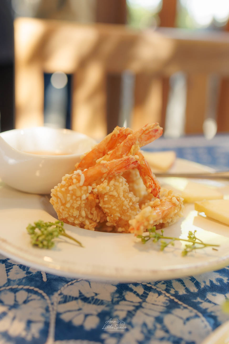 Meena Rice Based Cuisine 的米香炸蝦（Deep fried prawns with rice crumbs）｜by Ann's Little Space