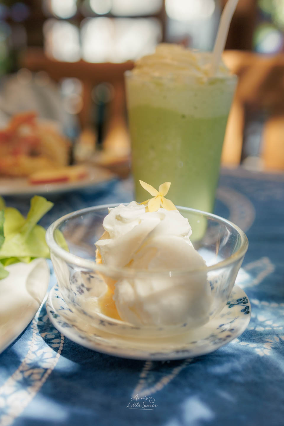 Meena Rice Based Cuisine 椰子與香草雙球冰淇淋（Scooped coconut / vanilla ice cream）｜by Ann's Little Space