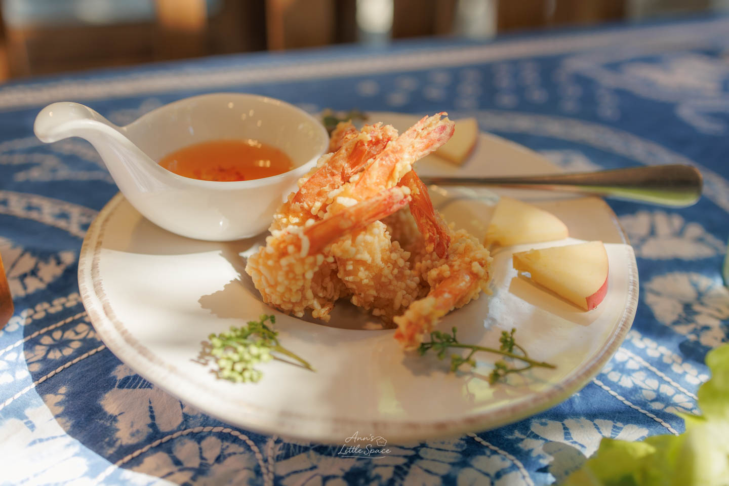 Meena Rice Based Cuisine 的米香炸蝦（Deep fried prawns with rice crumbs）｜by Ann's Little Space